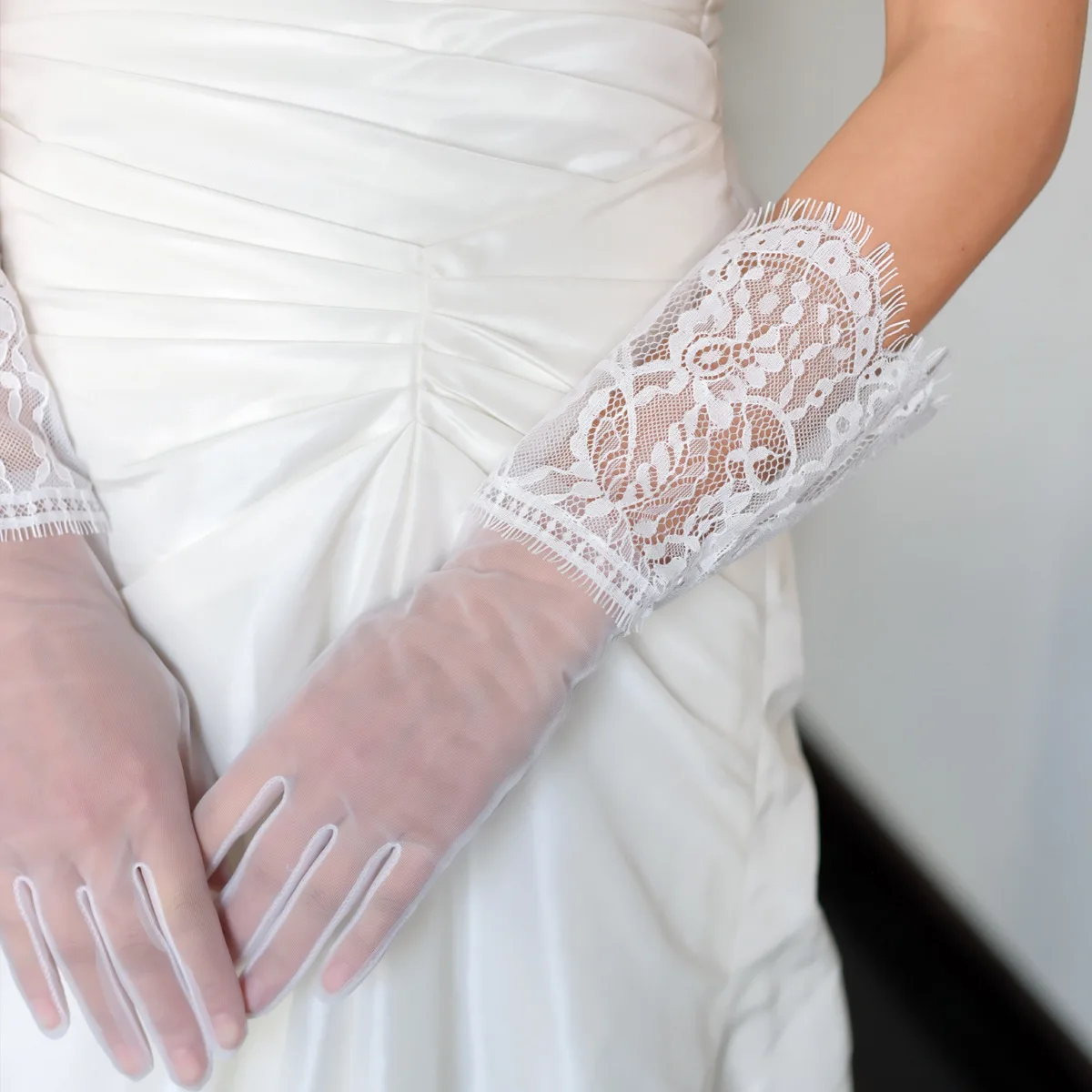 

Fancy Bridal Gloves Lace Tulle Wedding Accessories Short Bridal Gloves 2025 New Arrival