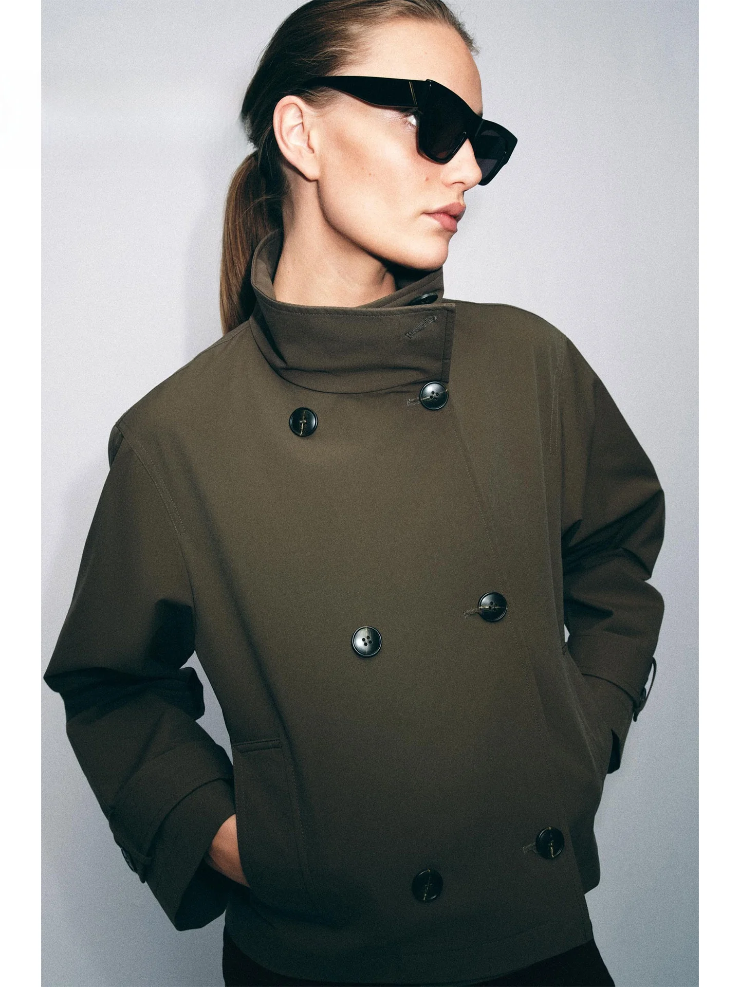 Fall 2026 Commuter Style Military Green Short Coat Jacket Women's Slim Fit Double Row Button Stand Collar Windbreaker