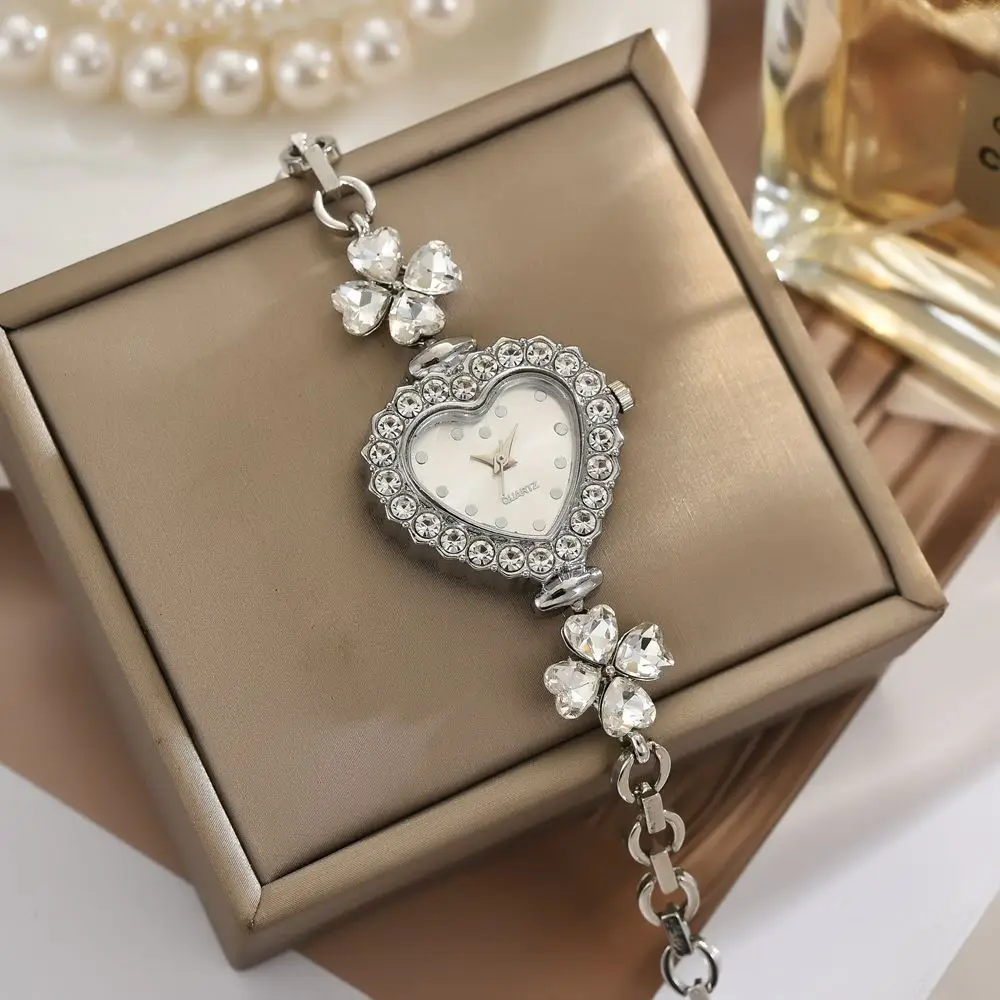 New Rhinestone Quartz Watches Diamond Studded Watch Strap with Adjustable Bracelet Heart Shaped Watch Women Wristwatch Gift