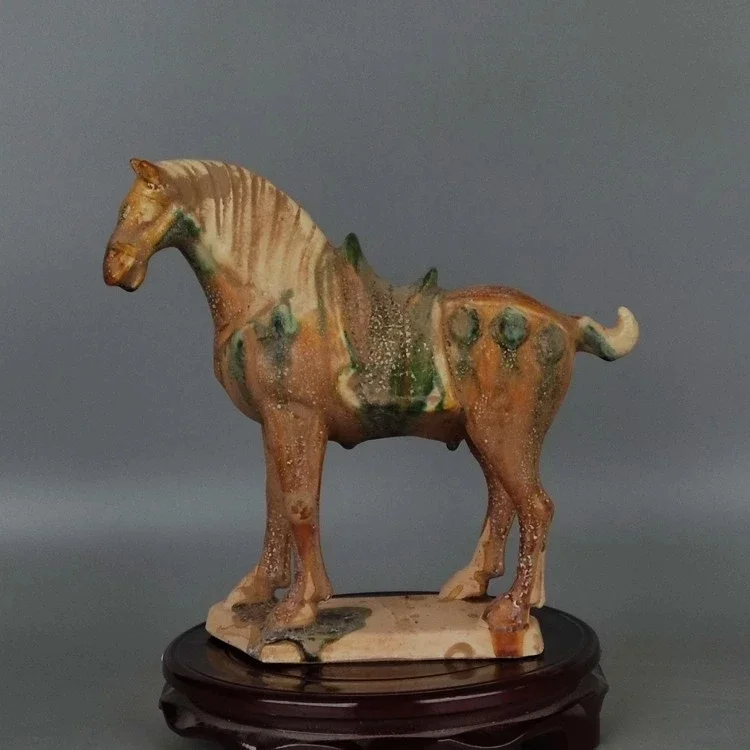 Antique decoration of Old Tang tricolor yellow glazed war horse