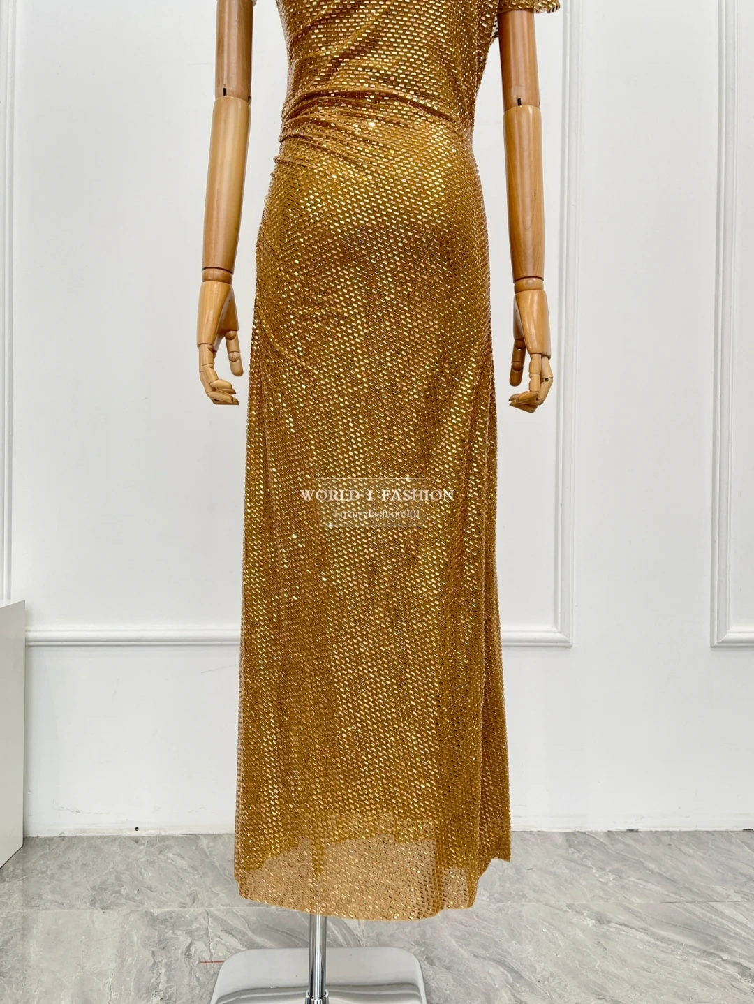 2025 roupas femininas de alta qualidade diamantes dourados manga curta gola inclinada vestido midi