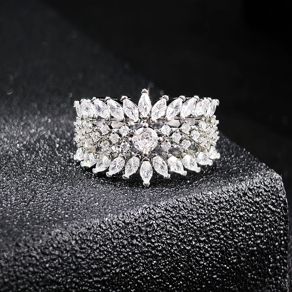 2023 New Luxury Flower Engagement Rings for Women Friends Anniversary Gift Jewelry Wholesale Free Shipping Items R7889