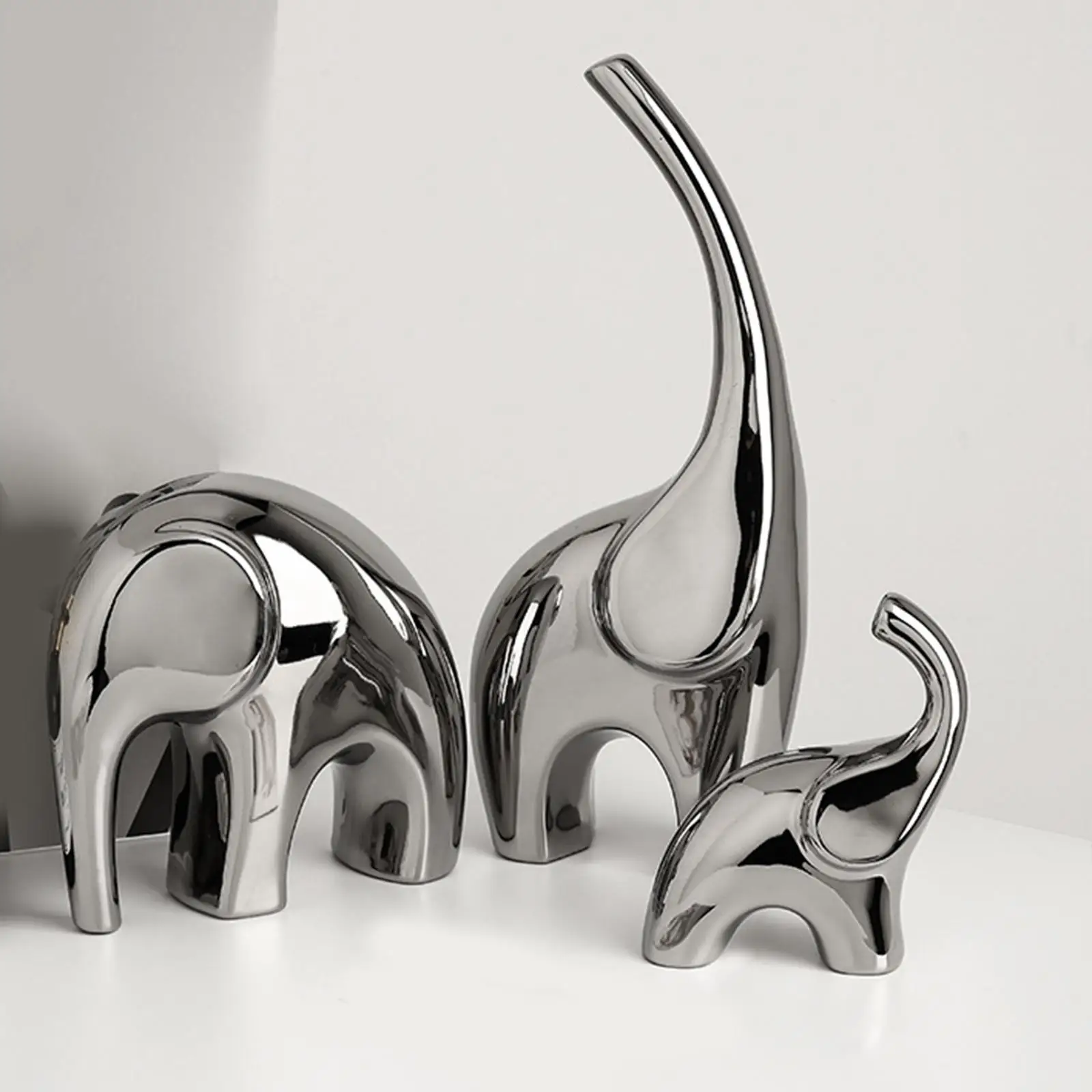 

3Pcs Ceramic Statue Ornament Wedding Gift Family Elephant Statues Home Decoration for Cabinet Bedroom Office Bookself Shelf