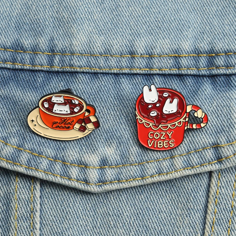 Cozy Vibes Emaille Pins Niedliche Kaninchen Katze Heißer Kakao Broschen Revers Abzeichen Cartoon Kawaii Tier Schmuck Geschenk für Freunde