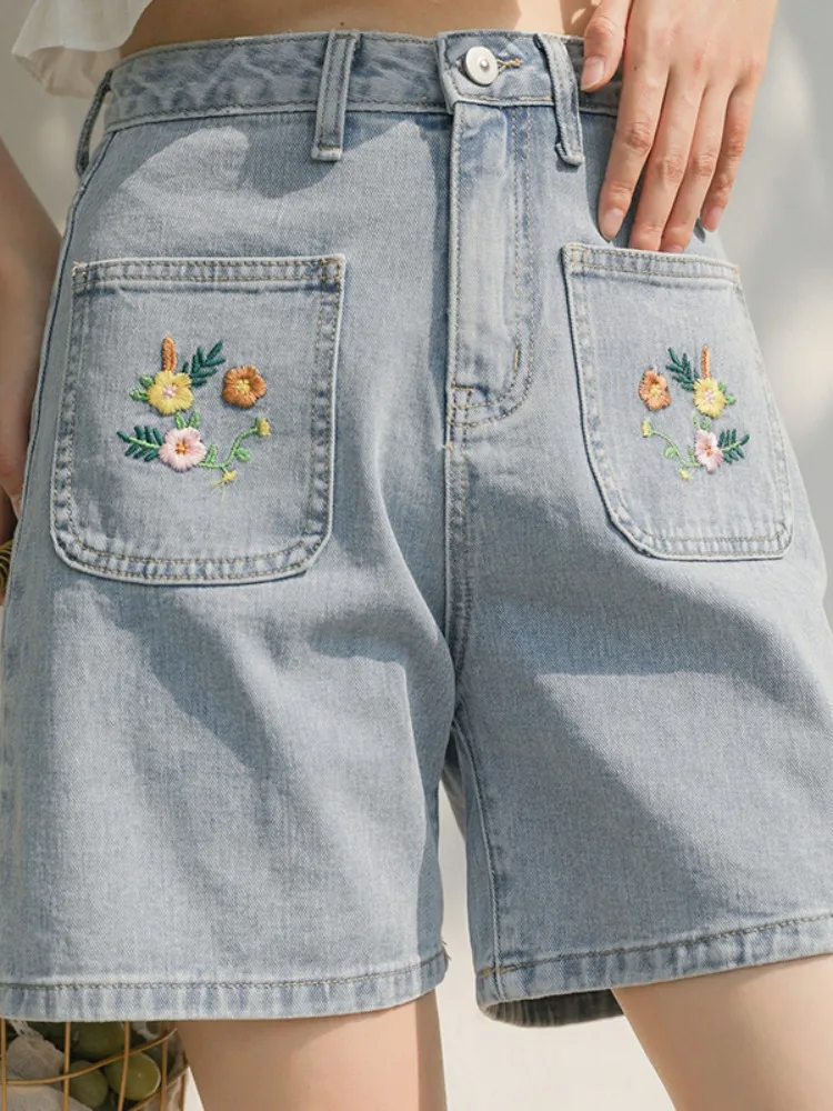 

Exquisite Flower Embroidered Denim Shorts 2024 New Summer Women's Fresh Light Blue High Waist Loose Shorts Fashion Girls Wear