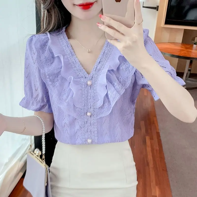 Spitzen-Rüschenhemd mit V-Ausschnitt für Damen im Sommer. Neues französisches, kurzärmeliges Hemd mit süßem Temperament