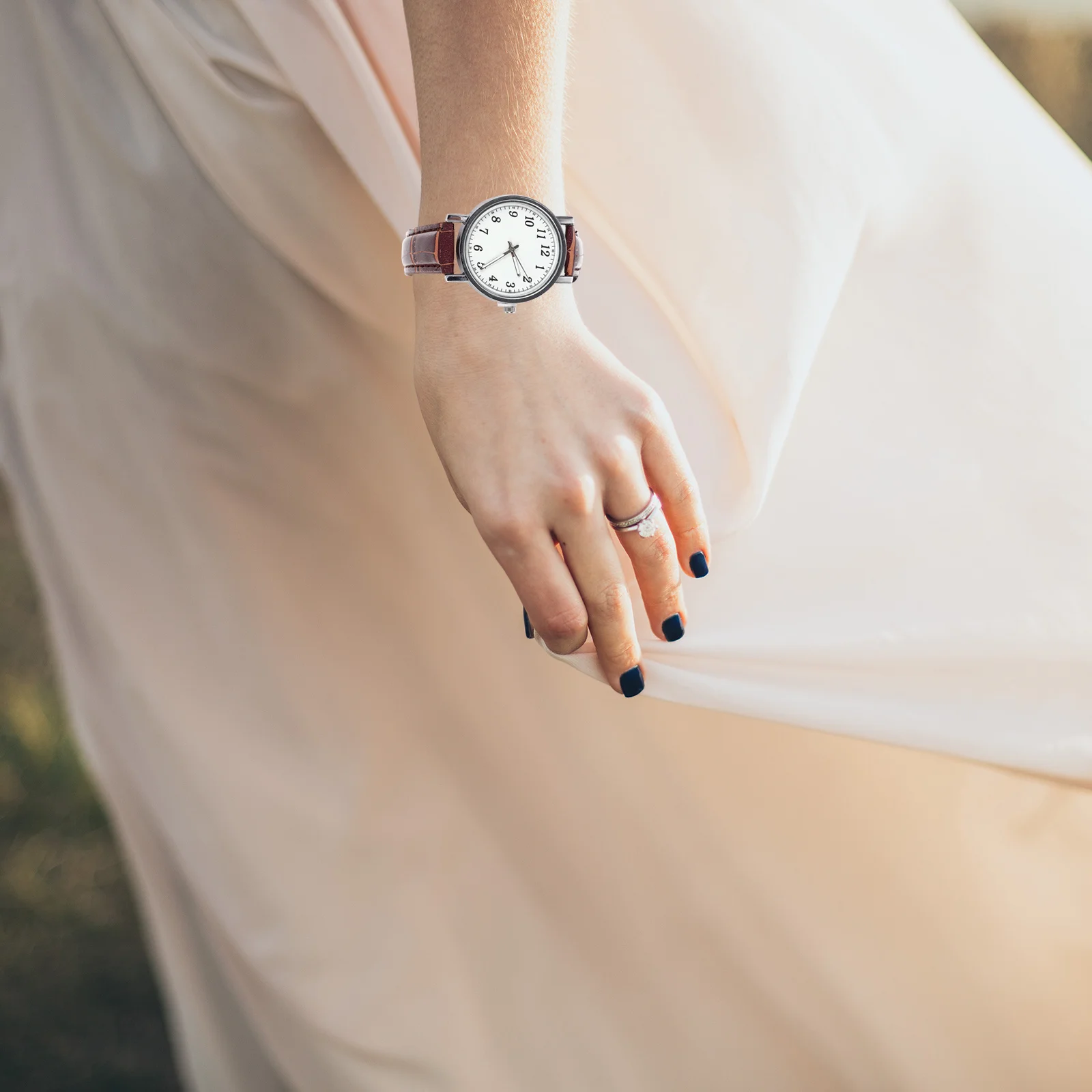 

Ladies Quartz Watch Adjustable Wear-Resistant Wristwatch For Women Portable Travel Outdoor Daily Use Decorative Female