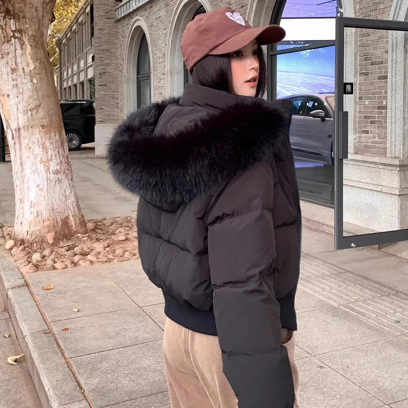 シンプルなファーカラーフード付きショートパーカーコート、ファッショナブルなストリートジッパーフード付きショートコットン服、冬服、女性用ジャケット