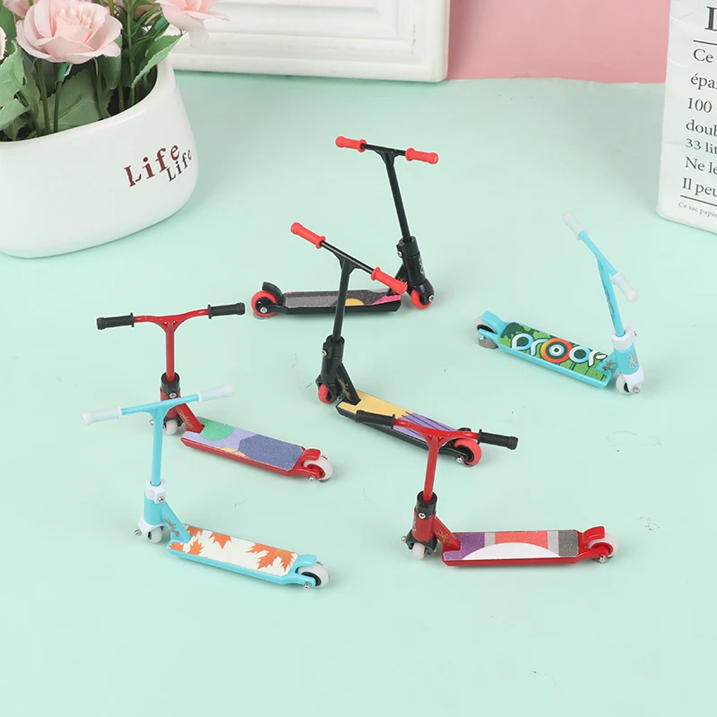 

Random Color Finger Skateboards scooter Fingertip Bikes Fingerboard Toys