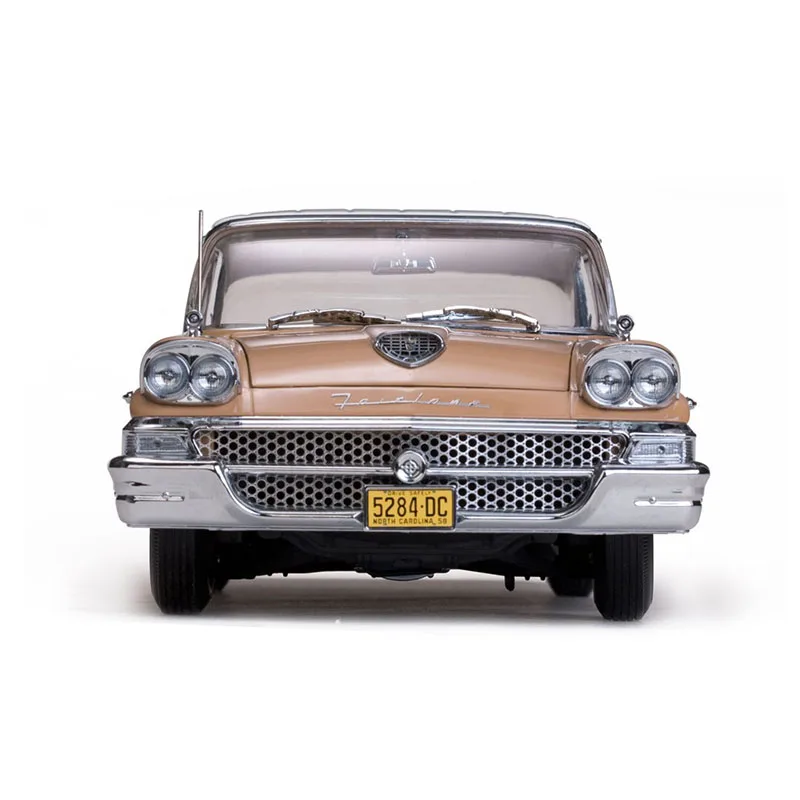 Diecast 1/18 Scale Ford Fairlane 500 1958 Classic 5284 Alloy Car Model Collection Souvenir Display Ornaments