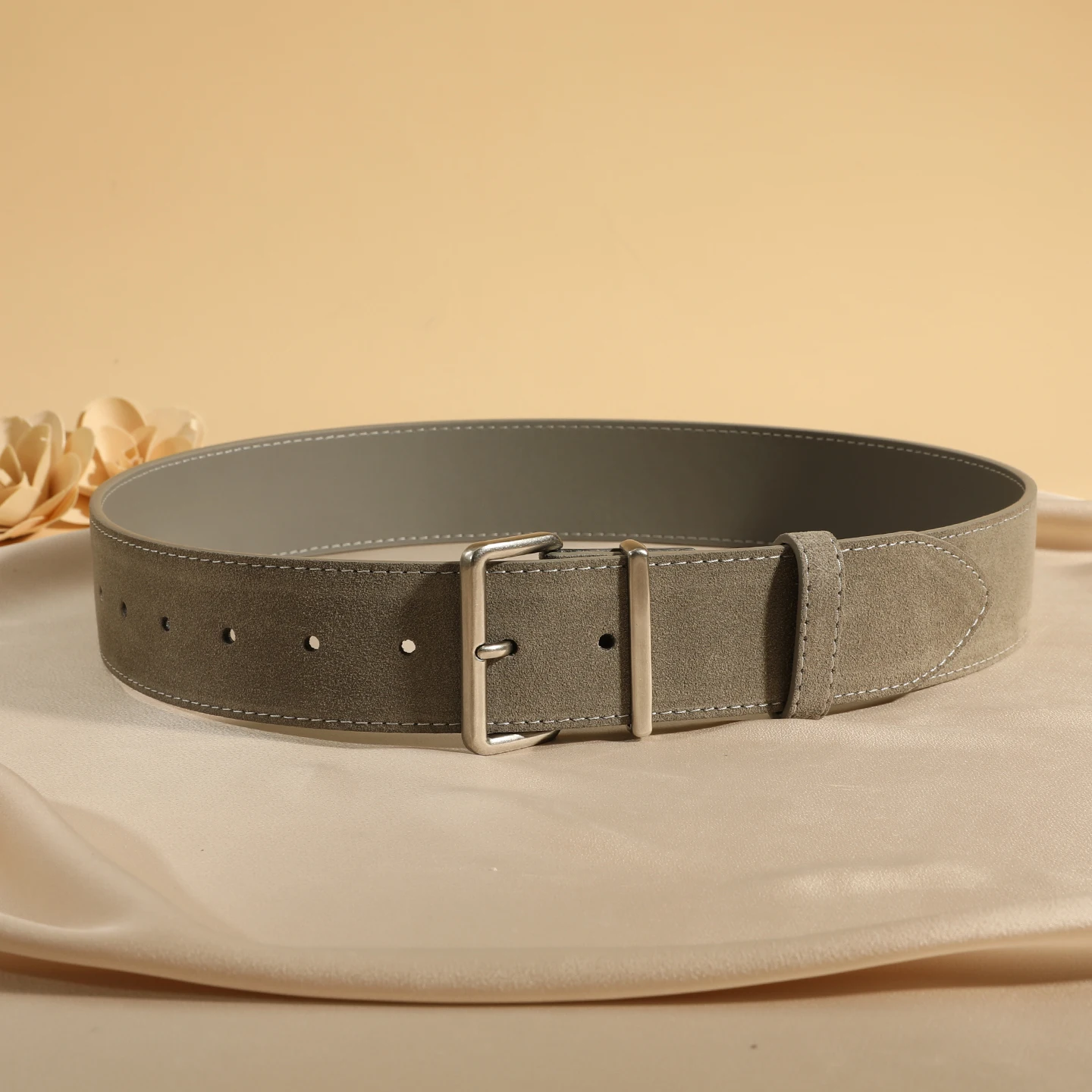 Cinturón elegante de piel de ante para mujer con hebilla cuadrada plateada, faja versátil para vestidos, suéteres, abrigos