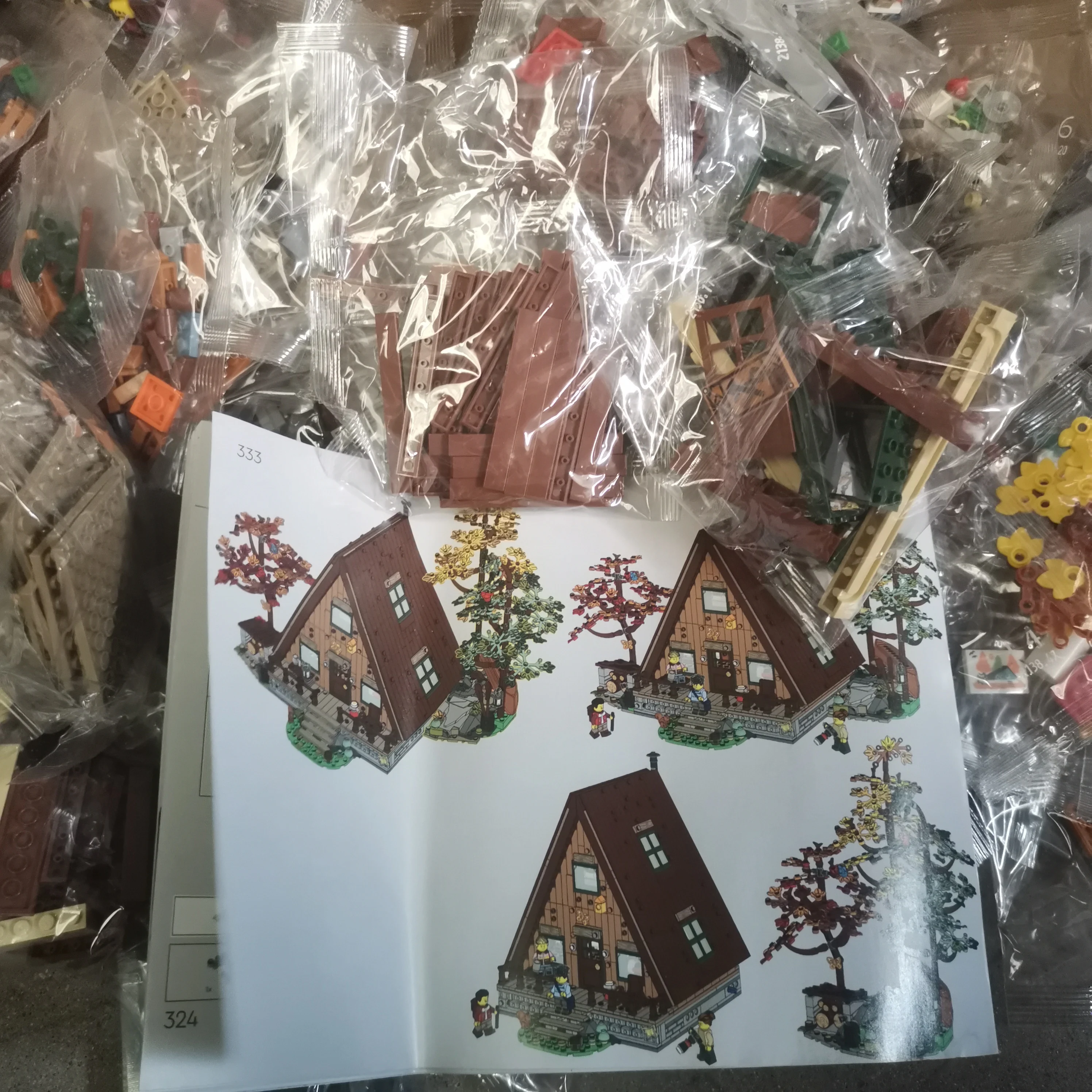 

Хэллоуин Рождество для друзей подарки 21338 лесной треугольник дом коттедж вилла модель подарок 2082 шт. кирпич детское образование