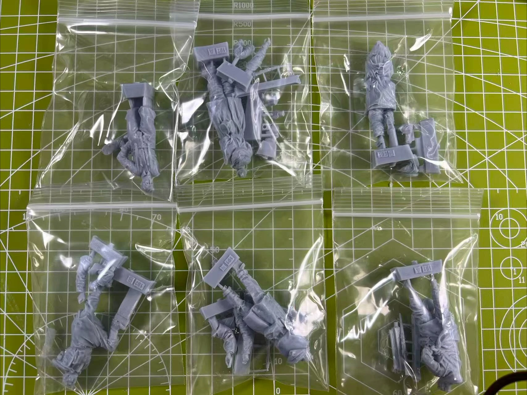 1: 35 Die Casting Resin Model Assembly Toy Soviet Tank Soldier 6-Person Scene Layout Characters Unpainted State 3