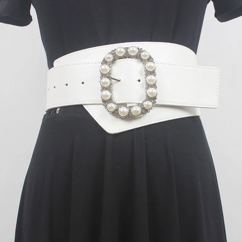 [EAM] Pu Leather White Pearl Buckle Irregular Wide Belt Personality Women New Fashion Tide All-match Spring Autumn 2024 1DH5540