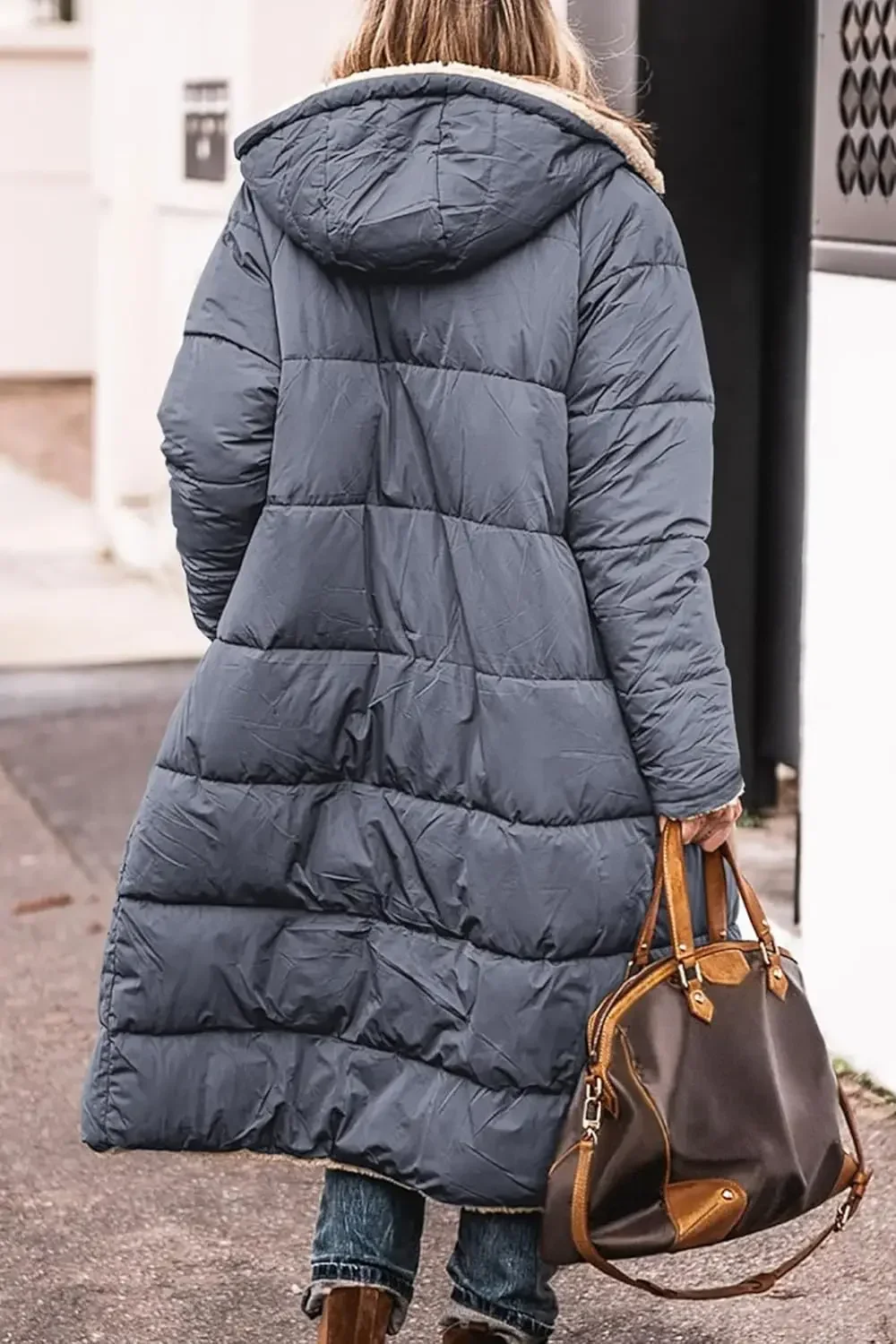 ملابس عصرية شتوية 2024 للسيدات معاطف طويلة من الصوف المقلم كبيرة الحجم