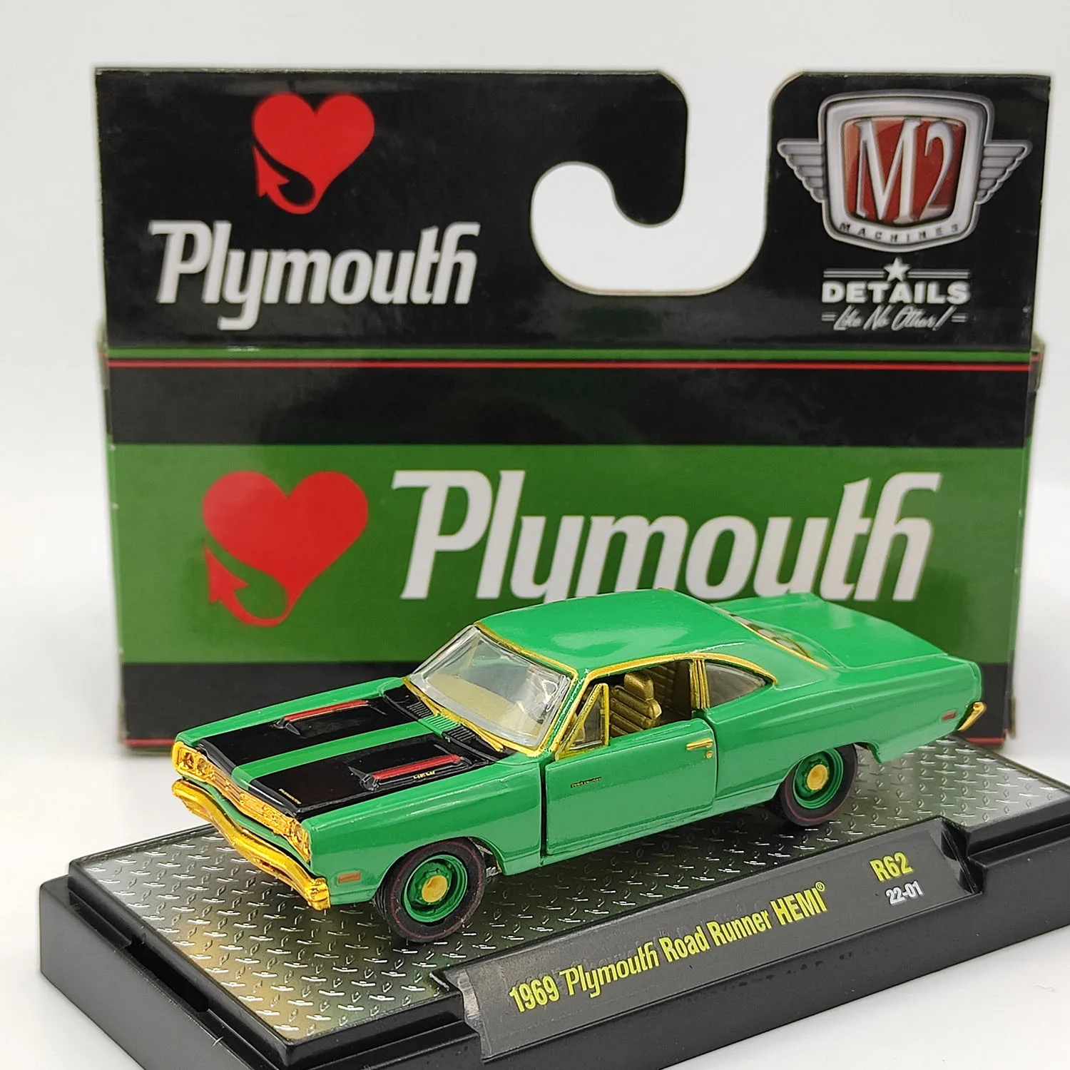

Литой под давлением M2 масштаб 1/64, 1969, Plymouth Road Runner HEMI, золотое колесо, трехдверная модель автомобиля из сплава, Коллекционная игрушка, сувенирный дисплей