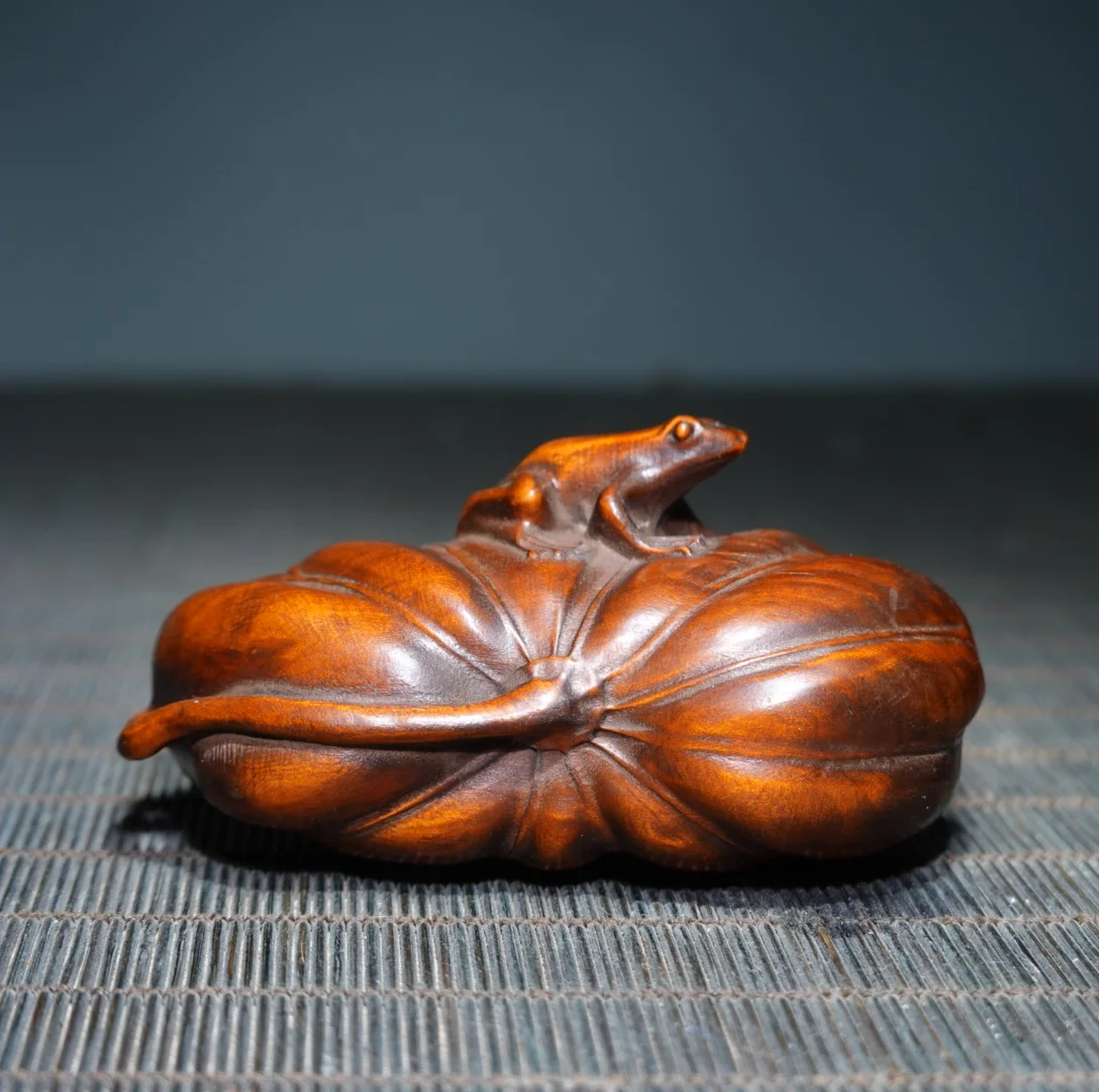 Old Boxwood Gualai Cai Frog Statue Lying lotus leaf statue Handheld components Study screen Amass wealth Ornaments
