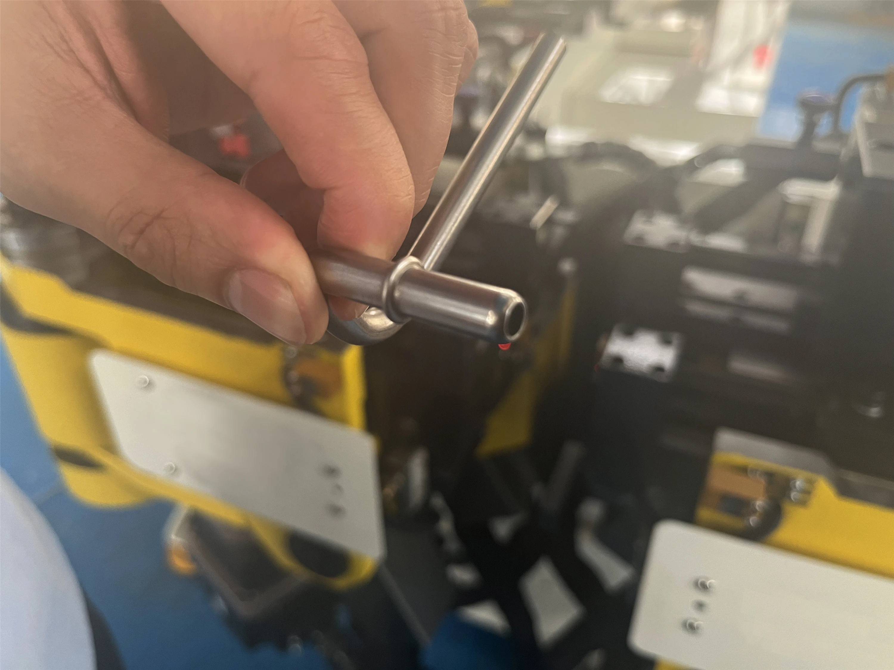 Multifunktionale VESA-Halterung für Kinder-Autositz-Kopfstützen-Biegemaschine mit langlebigen Lagern für Rohre und Rohre