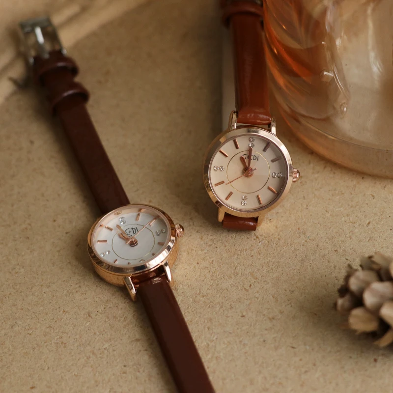 ساعة نسائية بسيطة وأنيقة مع حزام رفيع، طراز عتيق صغير ورقيق، هدية مثالية للنساء. ساعة يد نسائية. #3