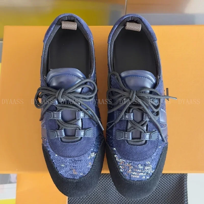 2025 موضة النساء أحذية رياضية مسطحة جلدية بسيطة تألق الخرز الترتر الراحة دائم أحذية مشي اليومية حذاء بدون كعب الرياضة