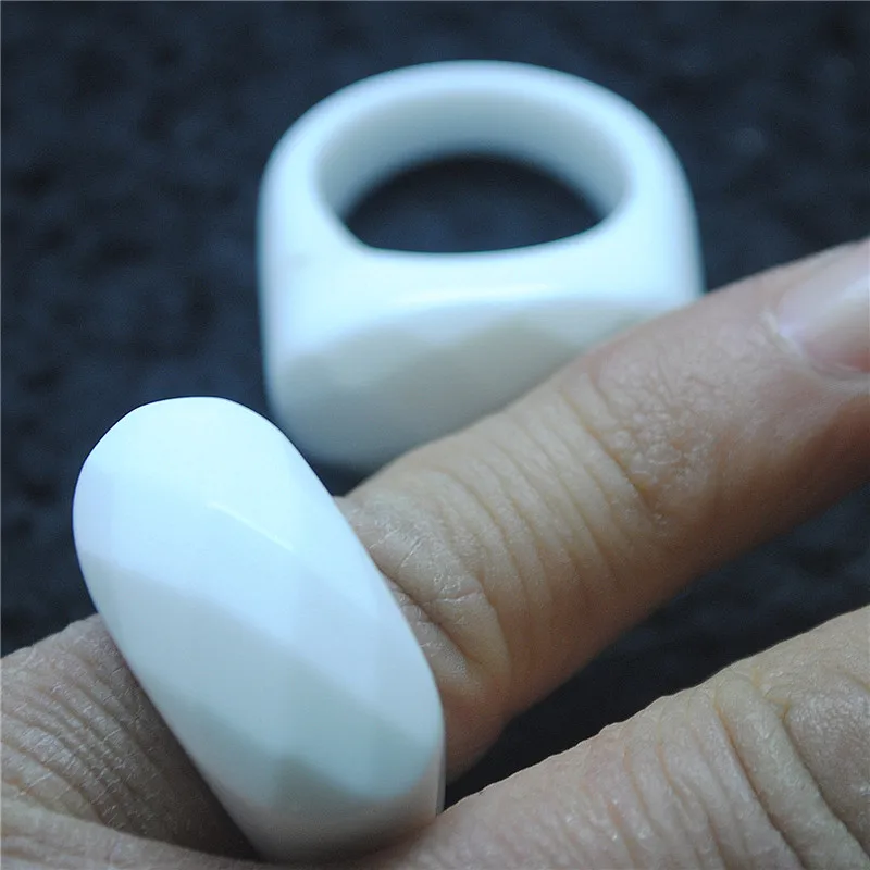 1PC Natural Mean Rings White Jade For Finger Wearring Size 13MM 22MM Hole Diameter 3 Colors Choice Free Shippings