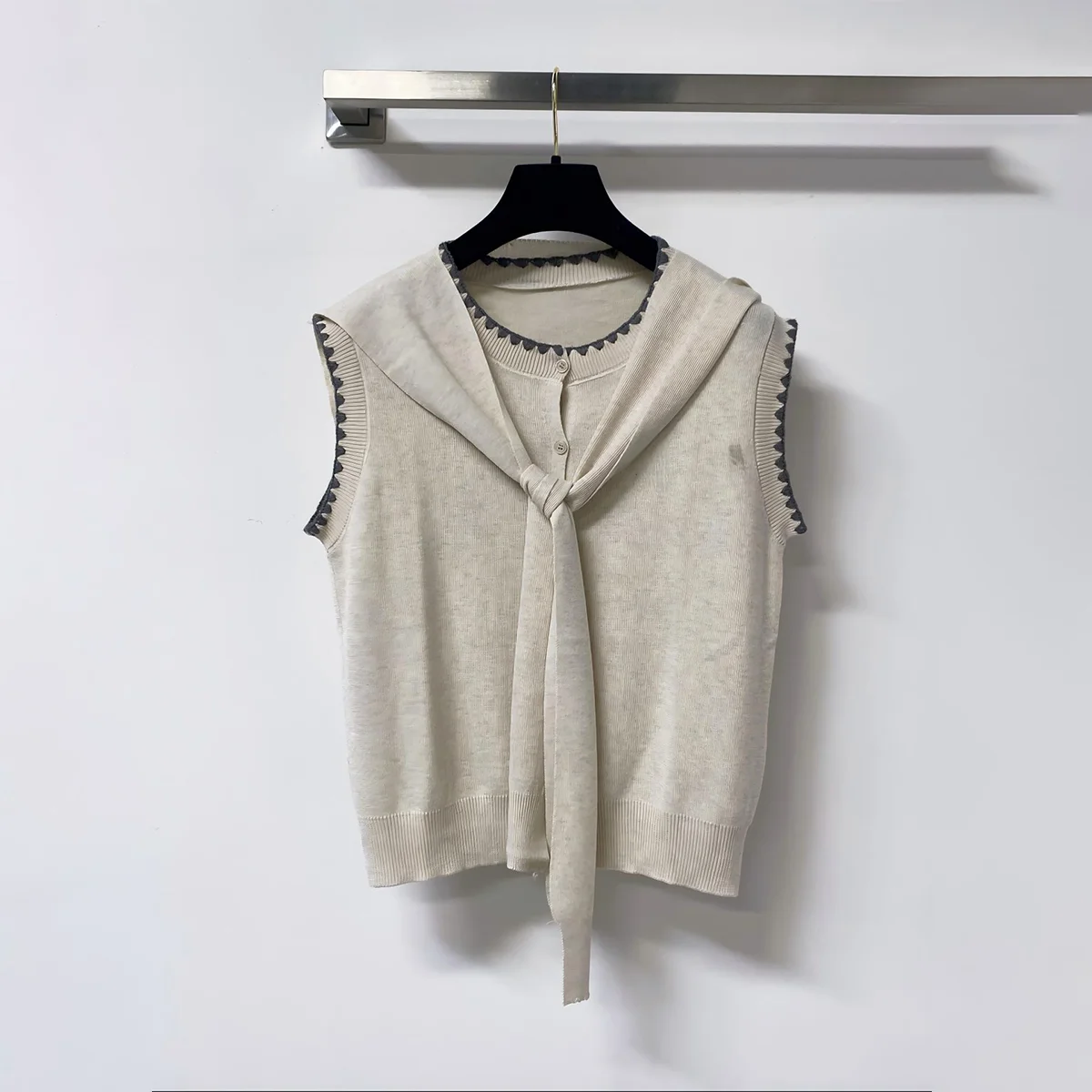 2026 High quality women's contrasting lace ribbon sleeveless knitted vest--hb728