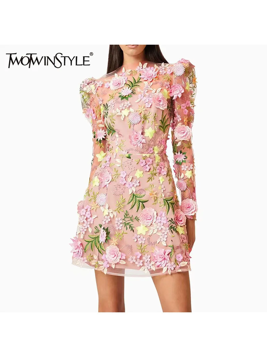 

TWOTWINSTYLE хит цвета для похудения элегантные мини-платья для женщин с круглым вырезом и длинными рукавами с высокой талией и аппликацией женское платье
