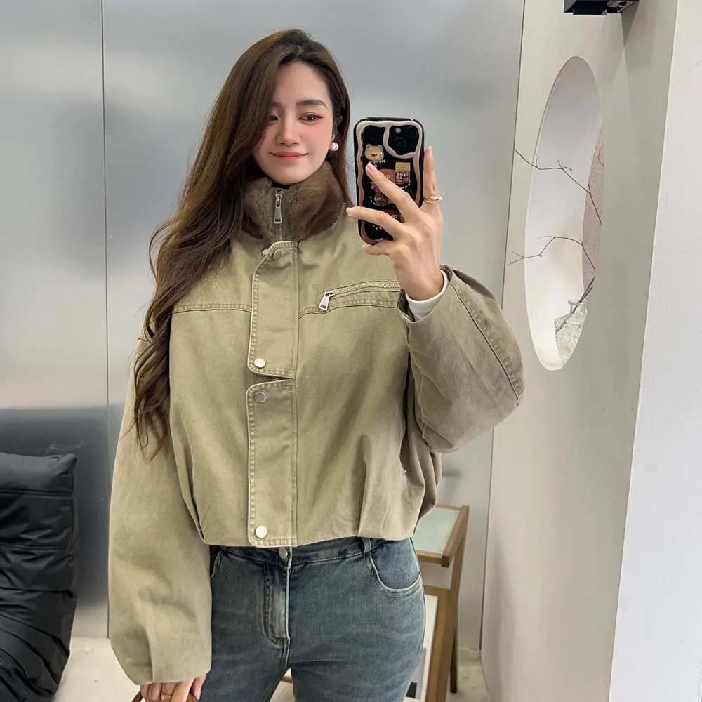 معطف فرو كوري جديد عالي الجودة لعام 2025 بياقة من المينك للشابات سترة قصيرة من ريش الإوز