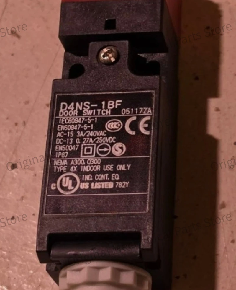 1PC Brand New Original D4NS-1BF D4NS0005M Safety Interlock Switch Fast Delivey