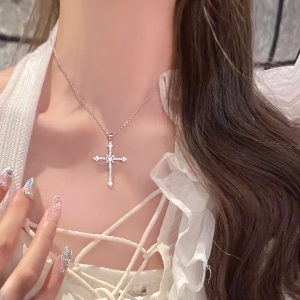 Exquisite Fashion Sparkling Crystal Zircon Cross Pendant Necklace Ladies Girl Zircon Thin Chain Necklace Teen Party Jewelry Gift