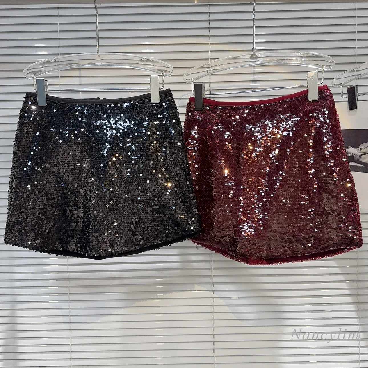 

2024 Autumn New Sexy Solid Color Sequin Fabric Short Hip Skirt for Women Y2K Skirts