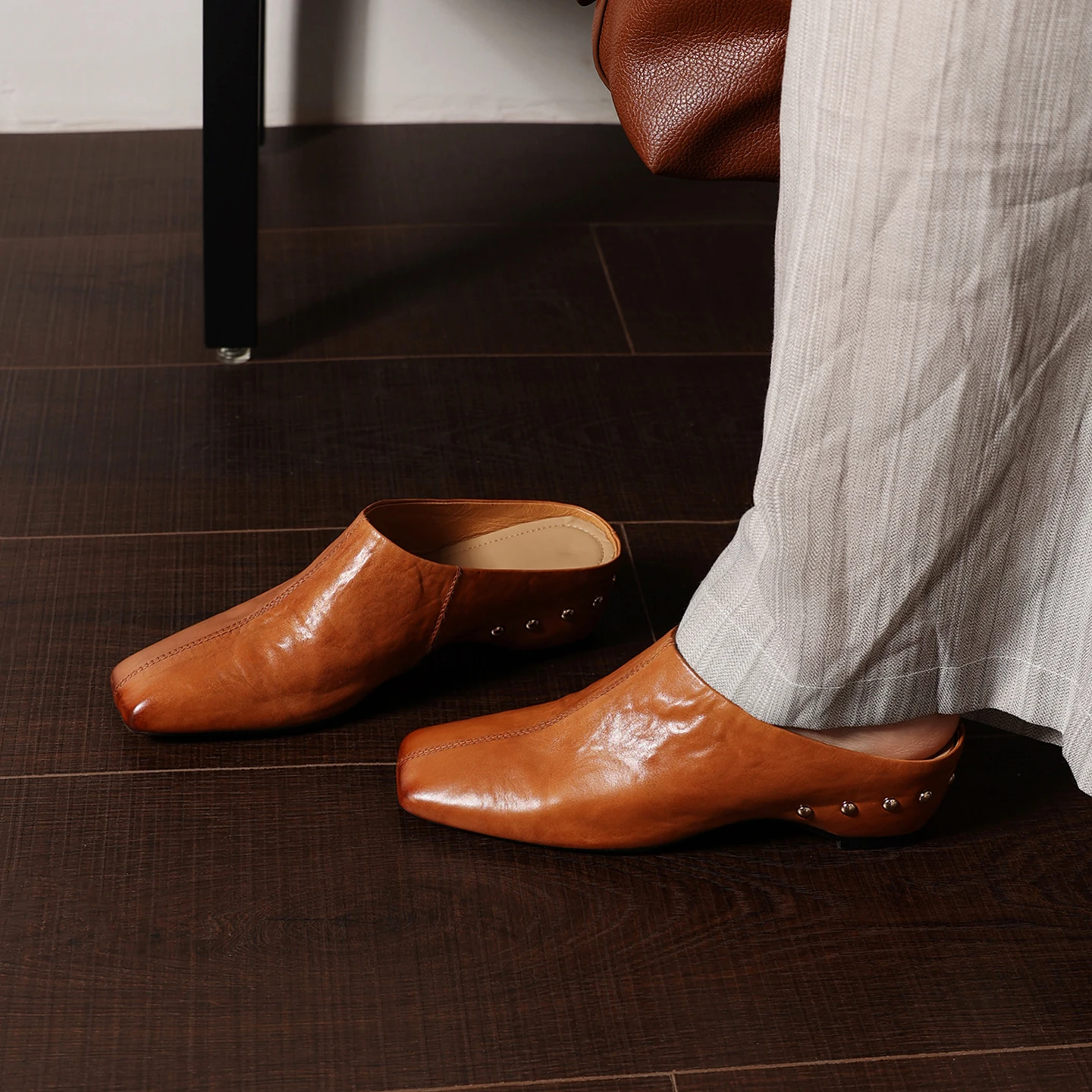 

New Genuine Leather Cowhide Women Mules, Square Toe Slip-on Women Slippers,Fashion Flats Rivet Women Shoes