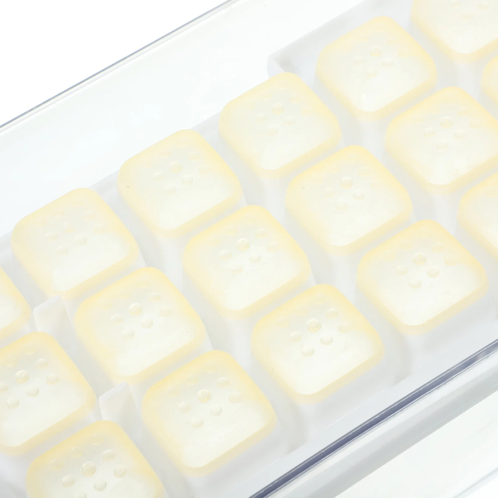 

Ice Cube Tray Mold Freezer Ice Making Container with Lid Odor-proof Summer Drink Cooler Storage Box Yellow