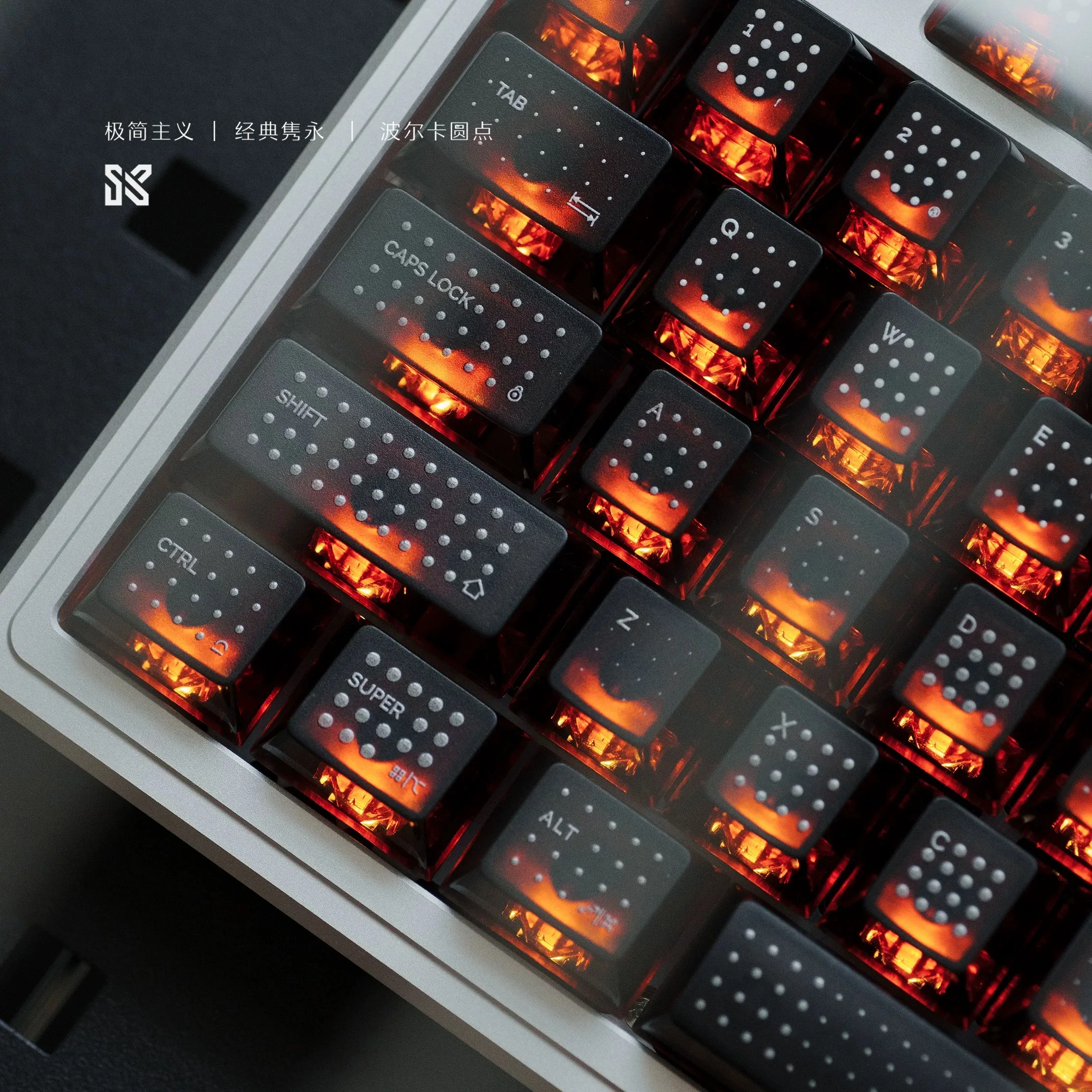 Polka dot patterned transparent keycaps with personality, suitable for mechanical keyboards.