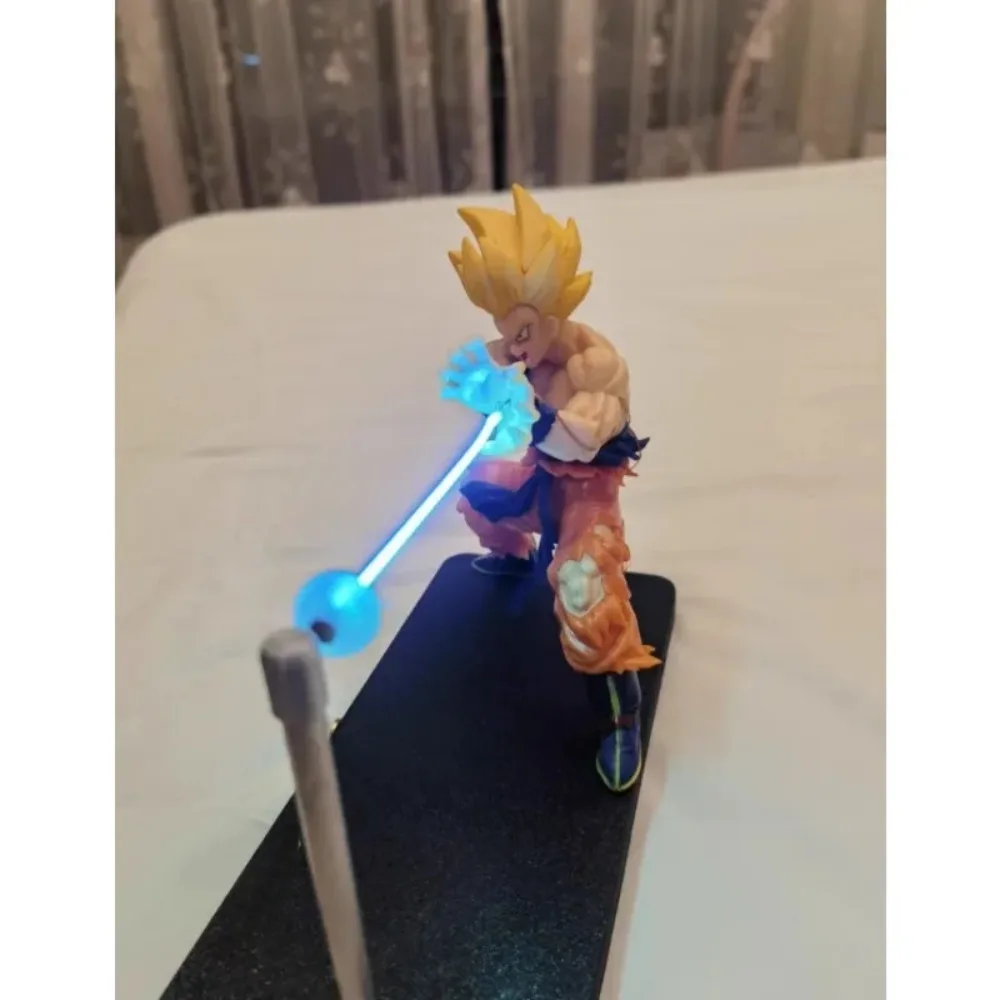 Bandai Dragon Ball Anime Sun WuKong Nikolatoy Figura Kamehameha Luce notturna magnetica Modello Ornamento Bambola Decorazione da scrivania Regalo giocattolo
