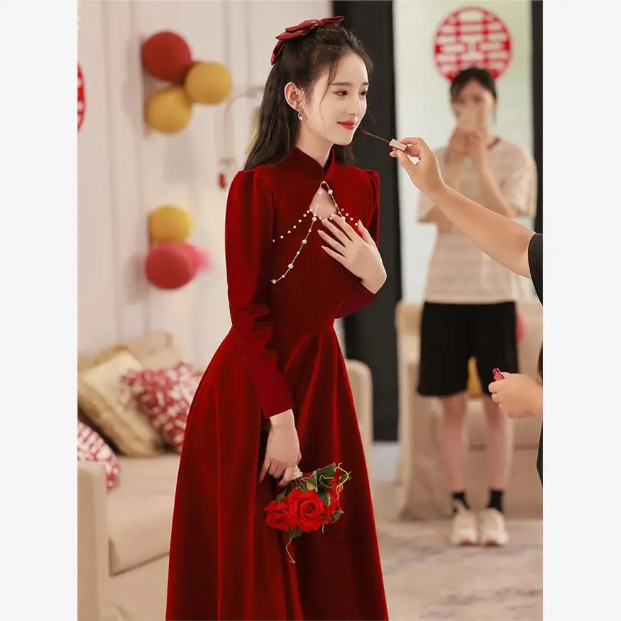 

Красное бархатное длинное платье-ципао для женщин, свадебное/праздничное, с А-образной юбкой, глубоким V-образным вырезом, рукавом 3/4, средней талией