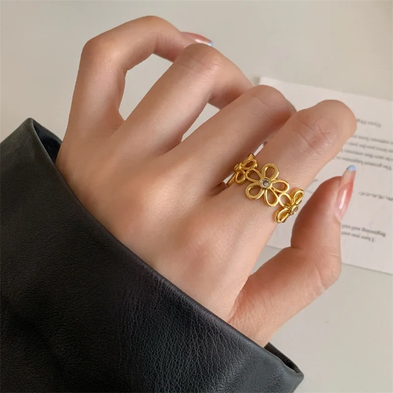 Trend Zircon Crystal Hollow Flower Ring Adjustable Open Korean Fashion Vintage Rings for Women Aesthetic Jewelry 2025 New