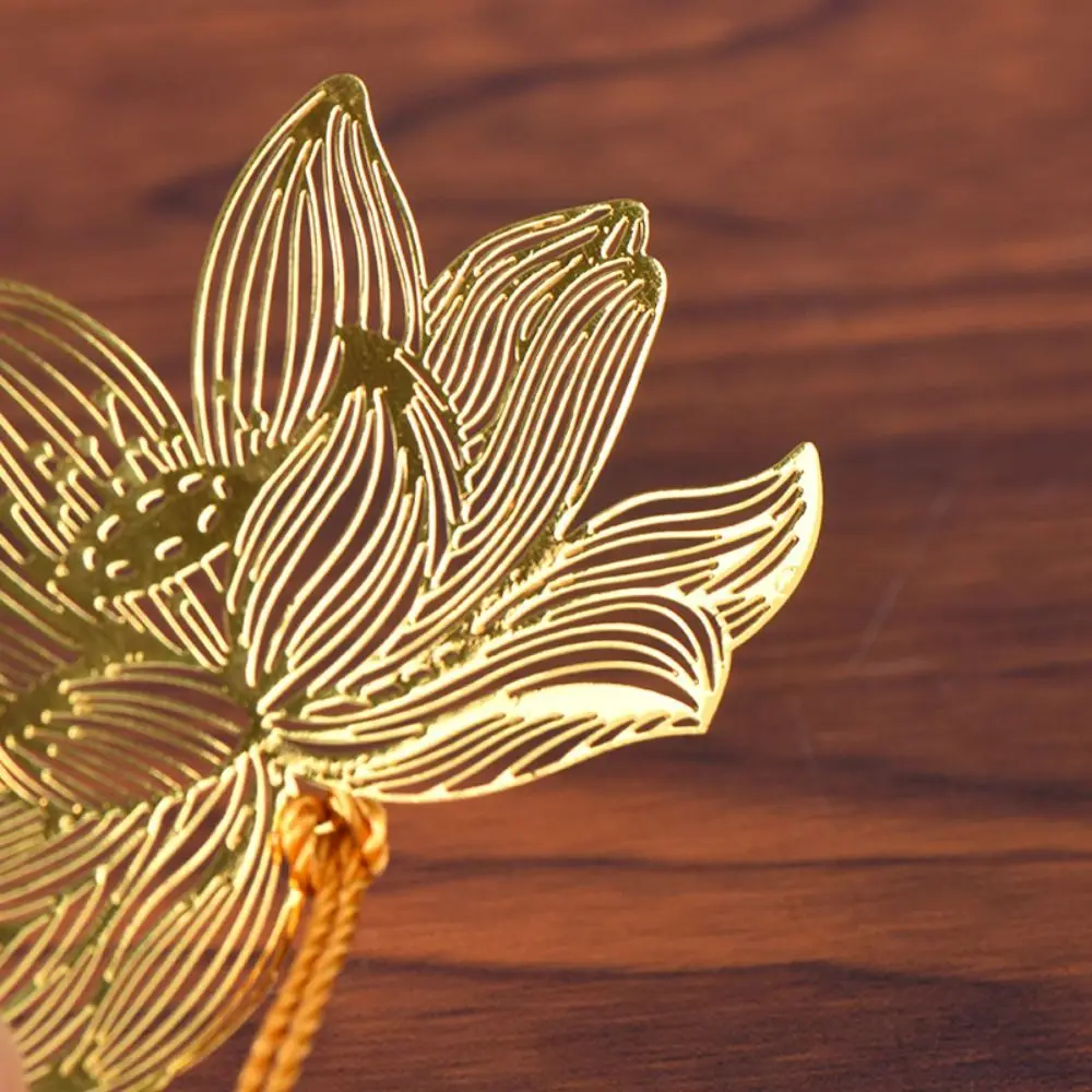 

Tassels Hollowed Out Bookmark Lotus Flower Chinese Style Metal Bookmark Wutong Leaves Book Accessory Book Clip