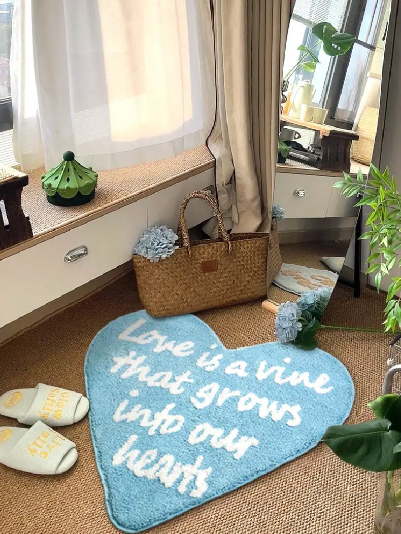 VIKAMA American-Style Heart-Shaped Letter Carpet, Plush Bedroom Bedside Blanket, Bathroom Absorbent Floor Mat, Home Decoration