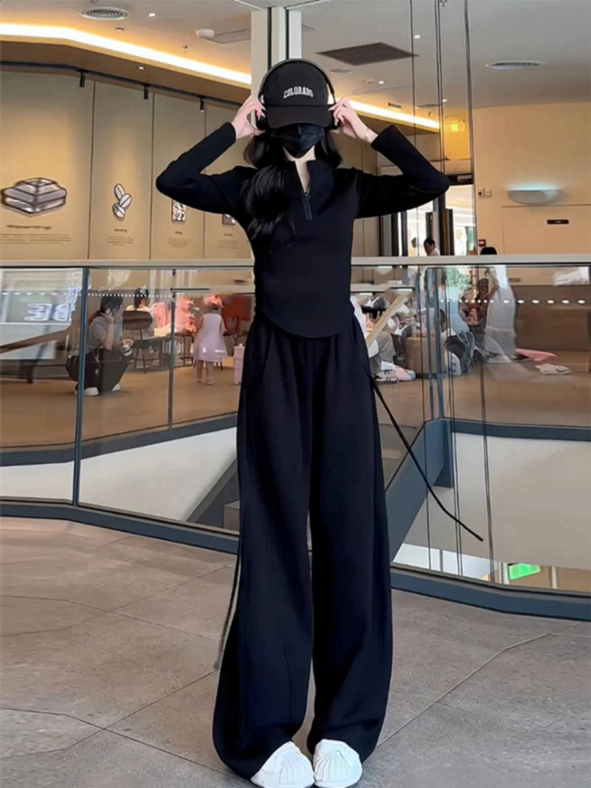 

Модный женский спортивный костюм на молнии: весенний повседневный комплект из двух предметов с высокой талией, длинные брюки, облегающий крой, полиэстер