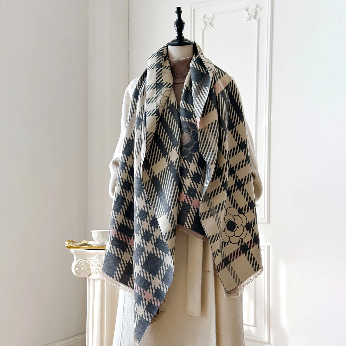 

Новый роскошный брендовый кашемировый шарф с камелией, зимние женские шали из пашмины, теплое одеяло, женский платок, бандана, толстые шарфы