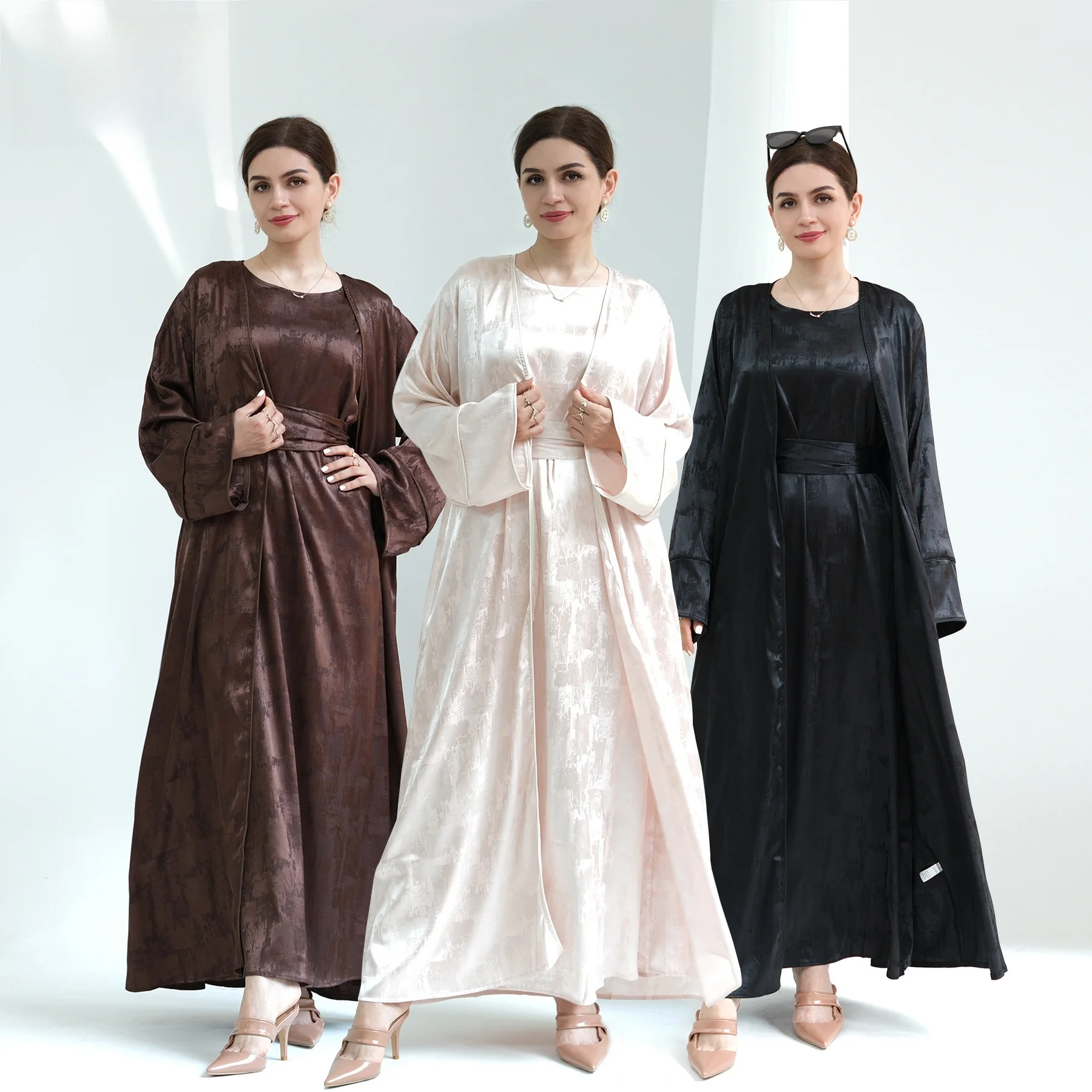 

Дубайская атласная вышитая накидка Pure Color LR655 для женщин: дорожный комплект, свободный крой, высокая талия, V-образный вырез, длинный рукав.