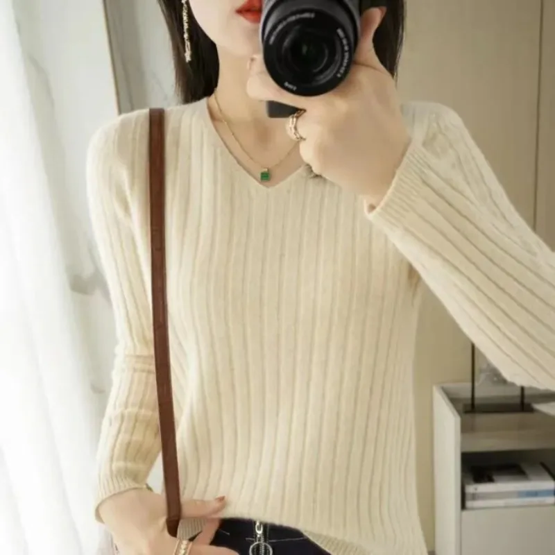 Minimalist Round Neck Solid Color New Spring Autumn Women's V-neck Long Sleeved Fashion Elegant Versatile Knitted Shirt Tops