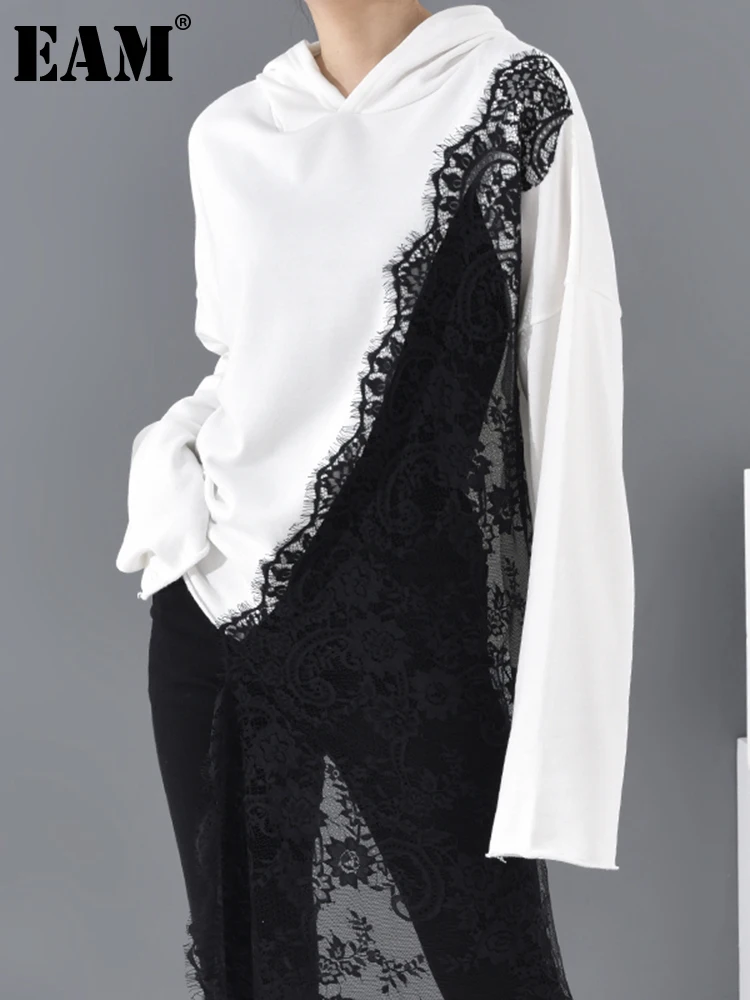 

[EAM] Loose Fit Lace Asymmetrical Stitch Sweatshirt New Round Neck Long Sleeve Women Big Size Fashion Tide Spring 2024 1A333
