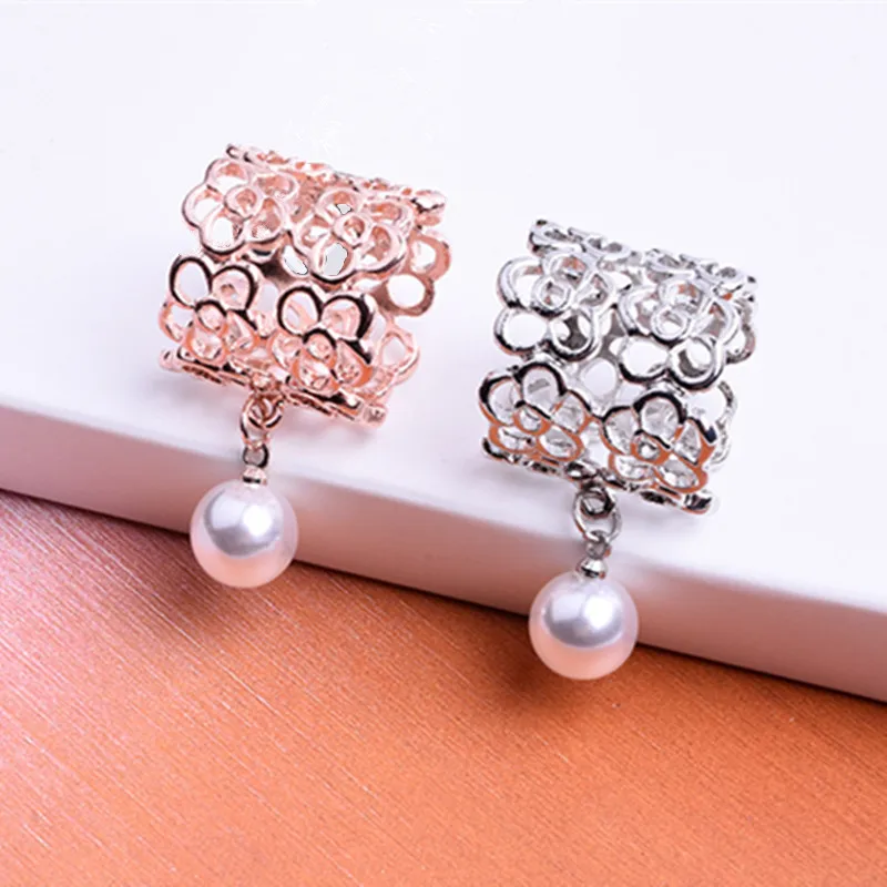 Fashion Hollow Rose Brooches Scarves Tube Scarf Buckle Pins Clip For Women Fashion Simulated Pearl Jewelry Accessories