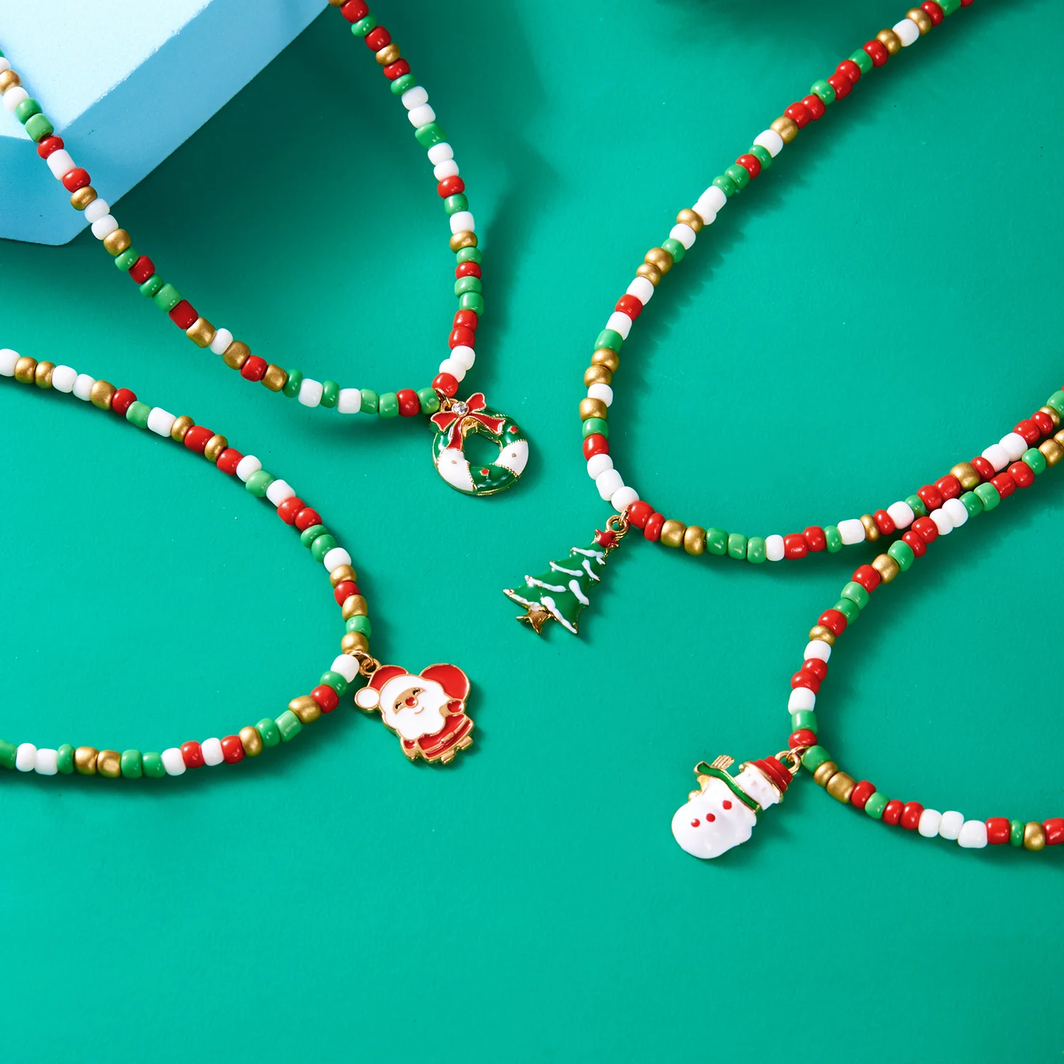 

Lovely Rice Beads Xmas Tree Pendant Necklace for Women Kids Trendy Christmas Snowman Santa Claus Garland Chain Choker Jewelry