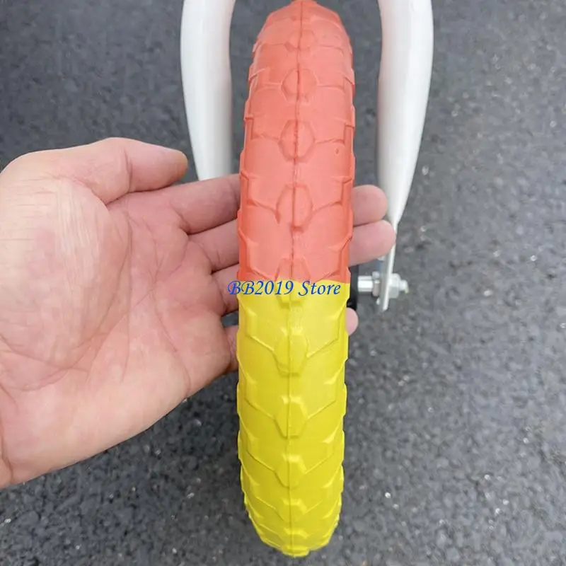 Q0KB Zestaw 2 stabilnych 12-calowych kół piankowych o solidnej konstrukcji i jasnym trójkolorowym wzorze do rowerków biegowych