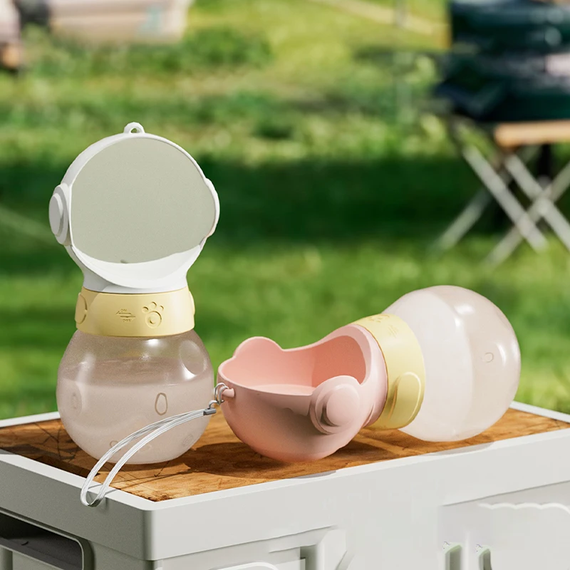 

380ml Fashion Astronaut Shape Dog Water Bottle Washable Safe Plastic Outdoor Hiking Portable Dog Feeders Accesorios Para Perros