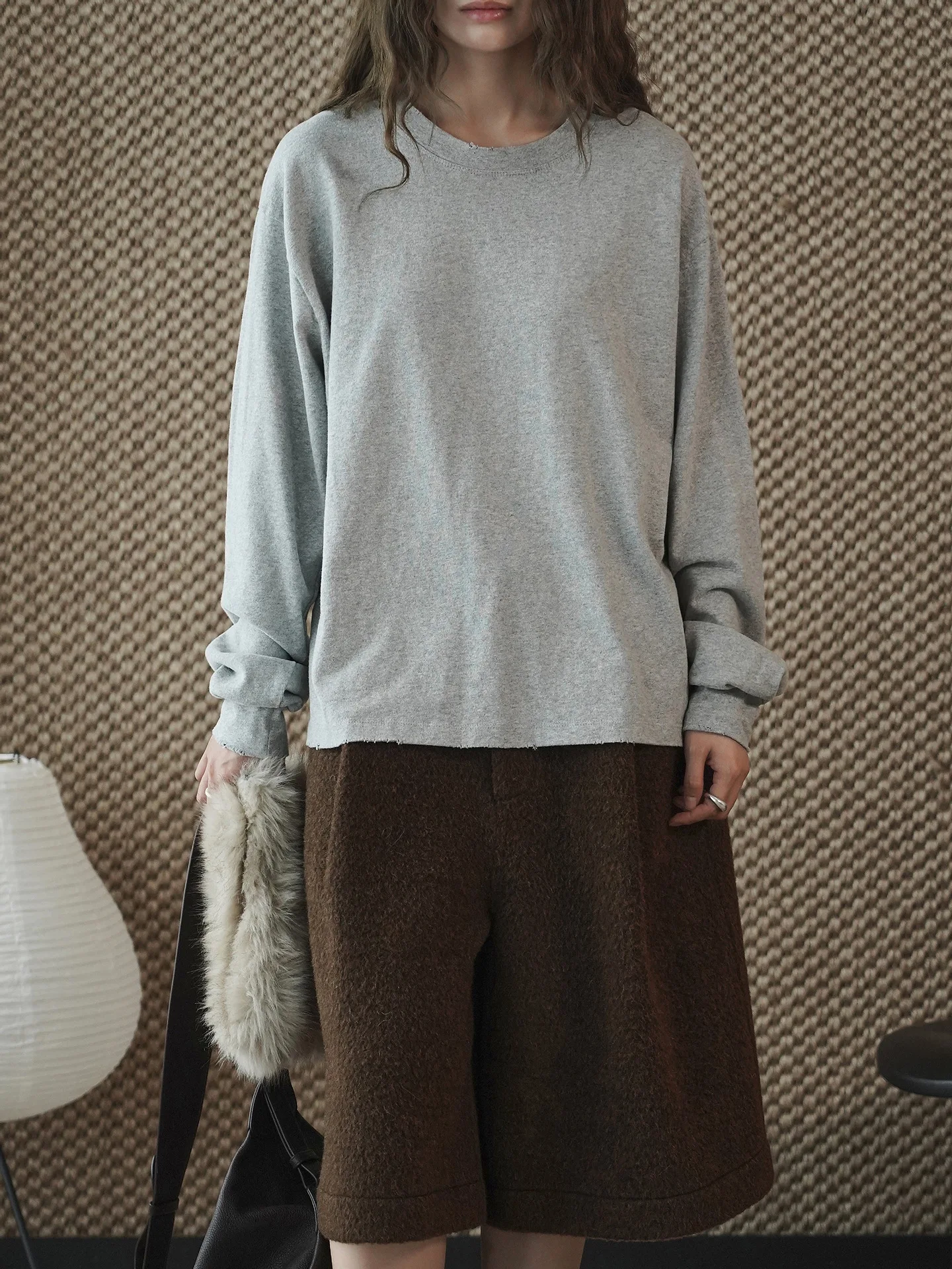 

Зимняя новая корейская версия, простая повседневная толстовка с круглым вырезом и потертыми краями, свободный и удобный топ для женщин