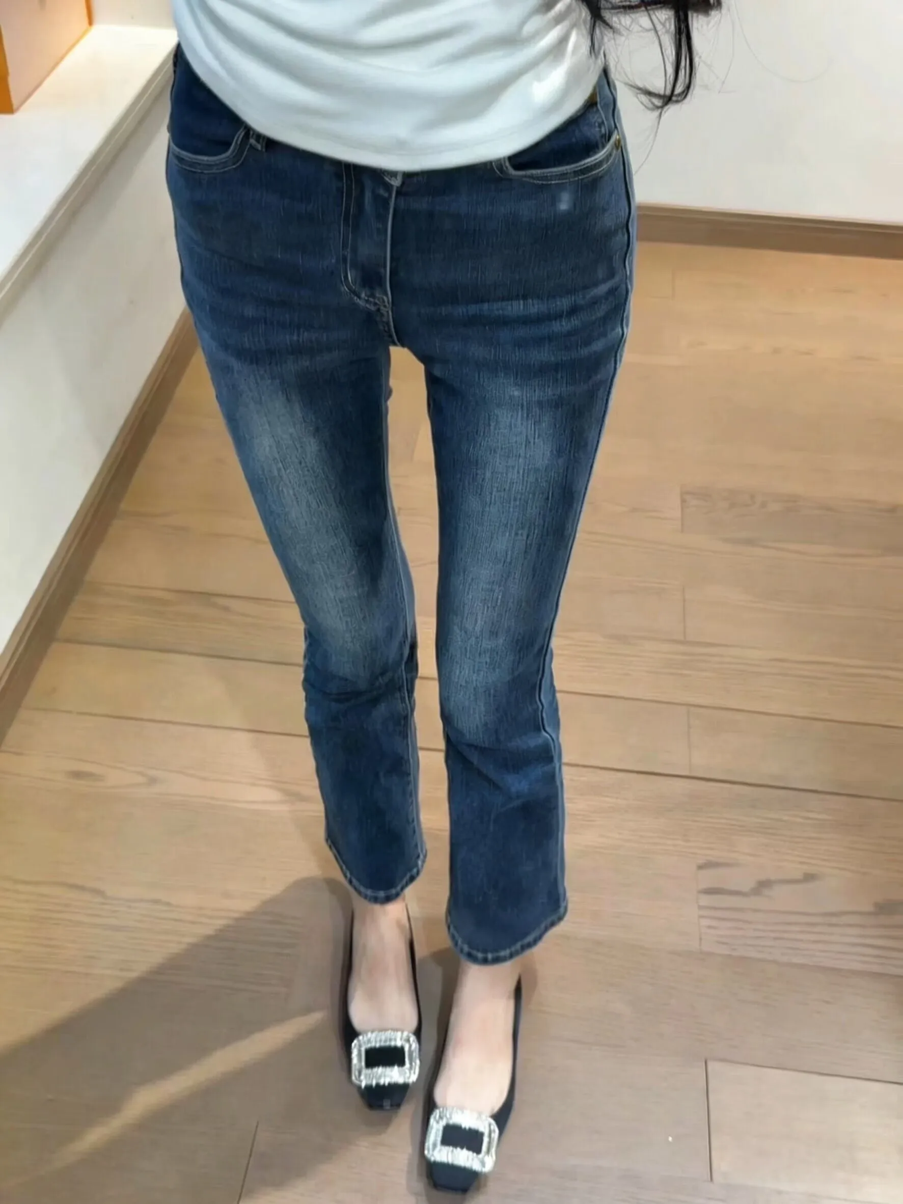 

Женские джинсы с высокой талией из хлопкового стрейч-денима, облегающие, слегка расклешенные, с девятью нашивками, эффект потертости, стройнящие, весенняя новинка